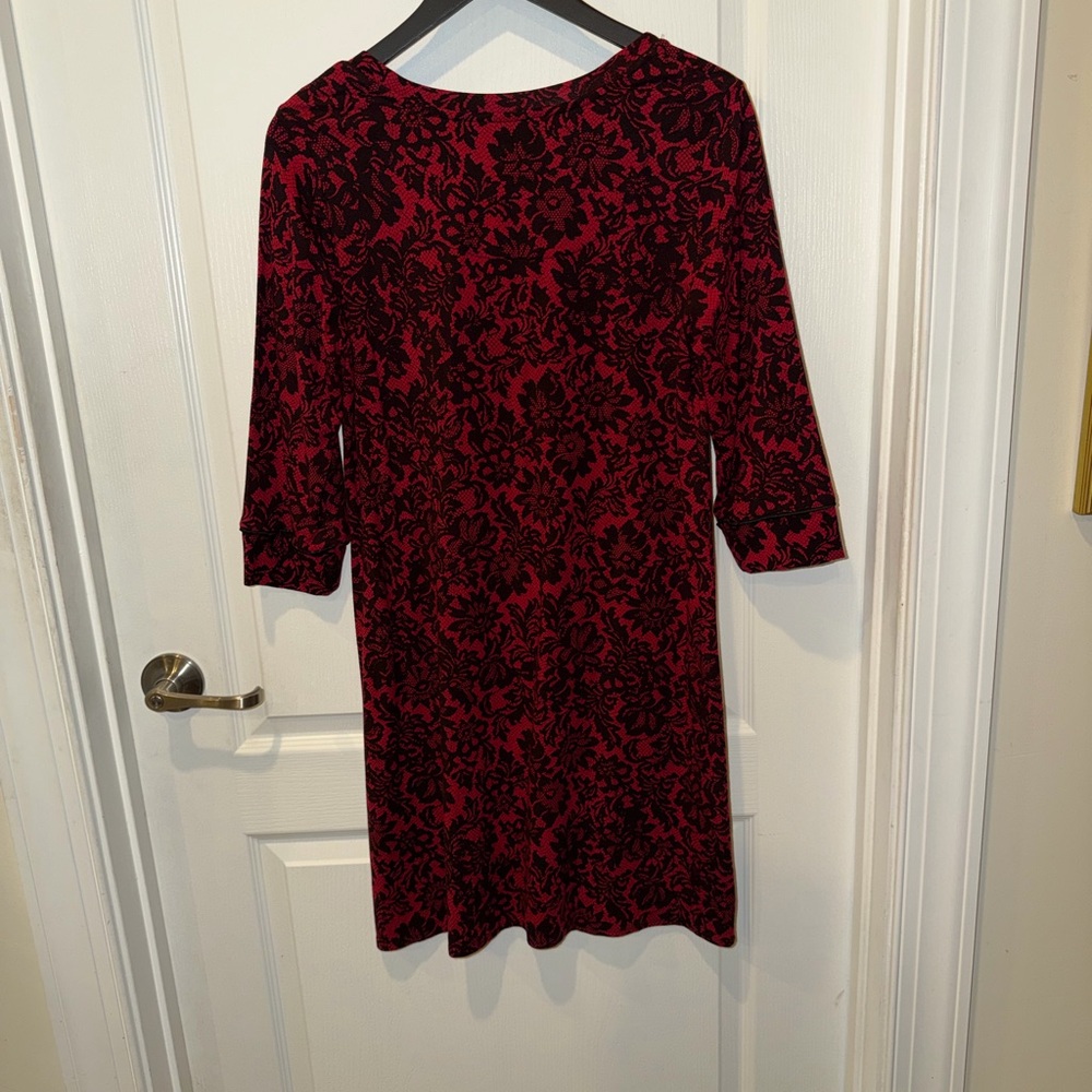 Soma Red and Black Damask Floral 3/4 Length Sleeve Shift Dress - Picture 13 of 14